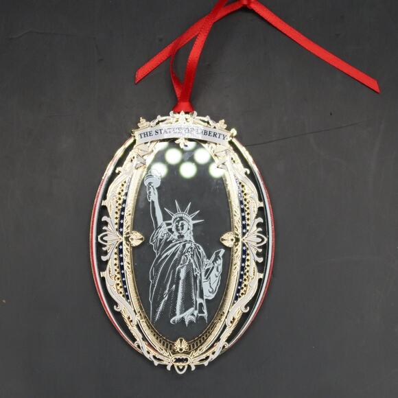 Statue of Liberty Commemorative Christmas Ornament 2009 - Picture 1 of 4
